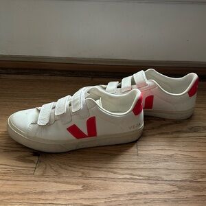 Vera Velcro close shoes